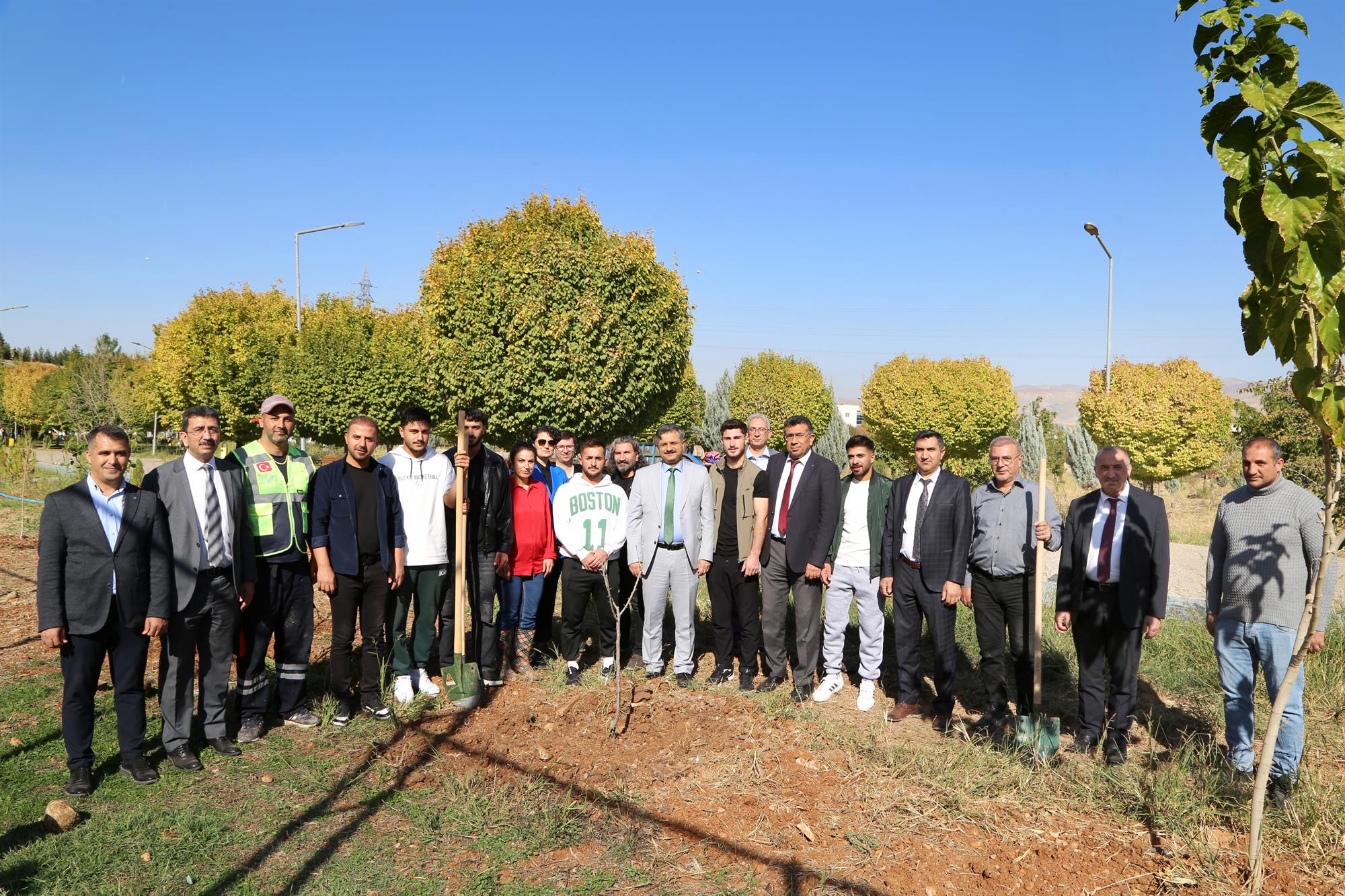 Üniversitemizde Fidan Dikim Etkinliği Gerçekleştirildi