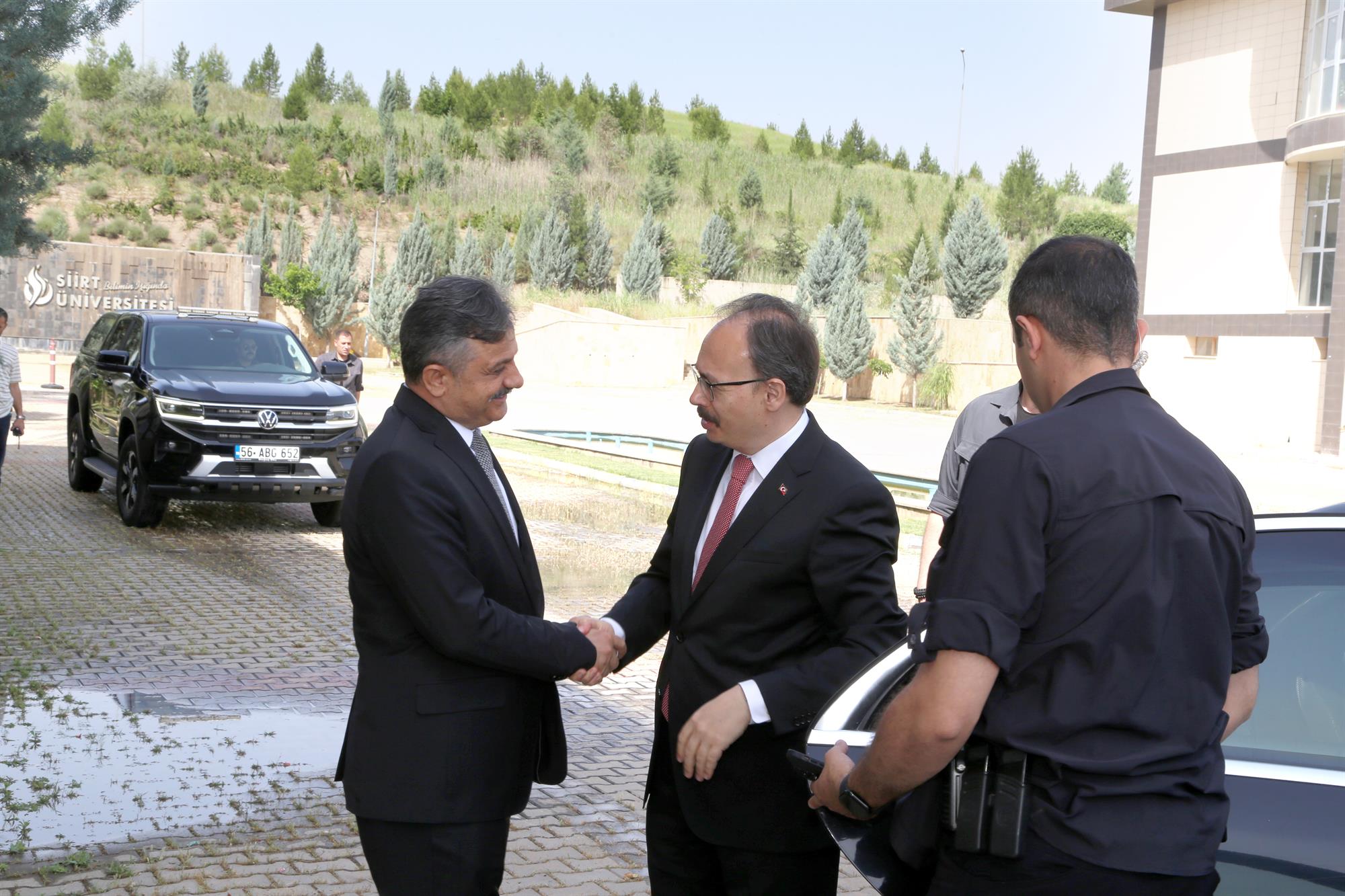 Siirt Valisi Dr. Kemal Kızılkaya, Rektörümüz Prof. Dr. Nihat Şındak’ı Ziyaret Etti